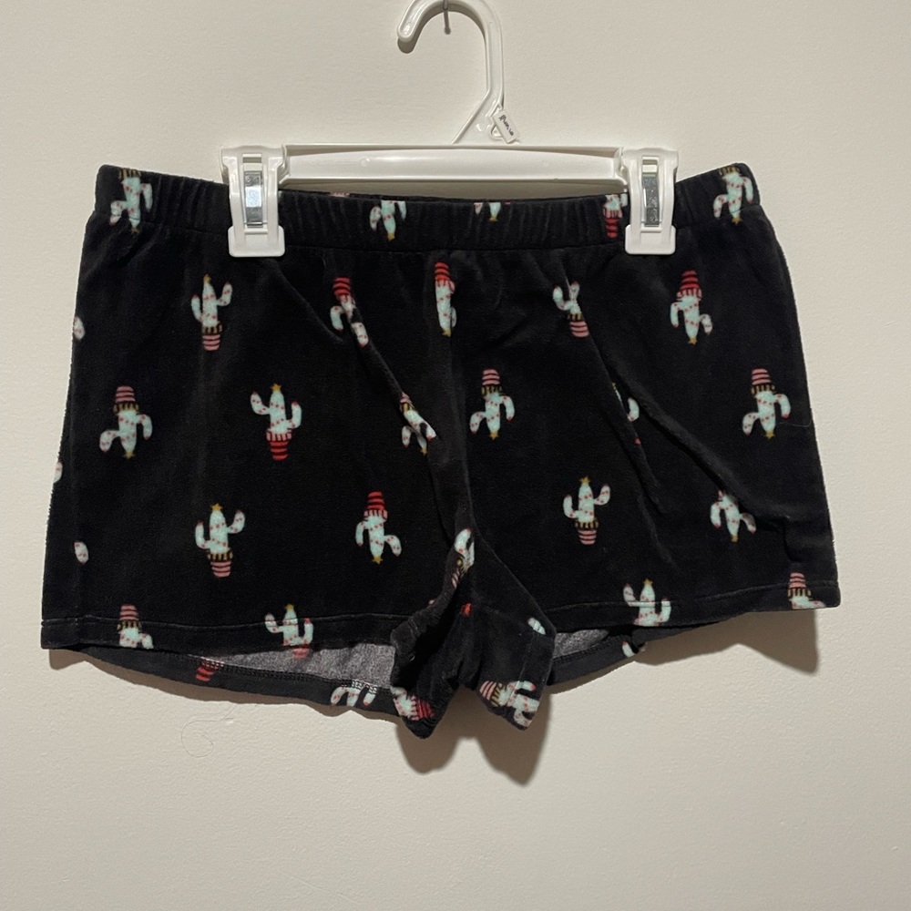 Black Christmas cactus sleep shorts